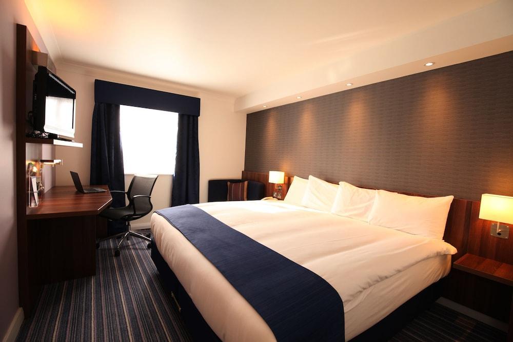 Holiday Inn Express Leeds-East By Ihg Leeds  Exterior photo