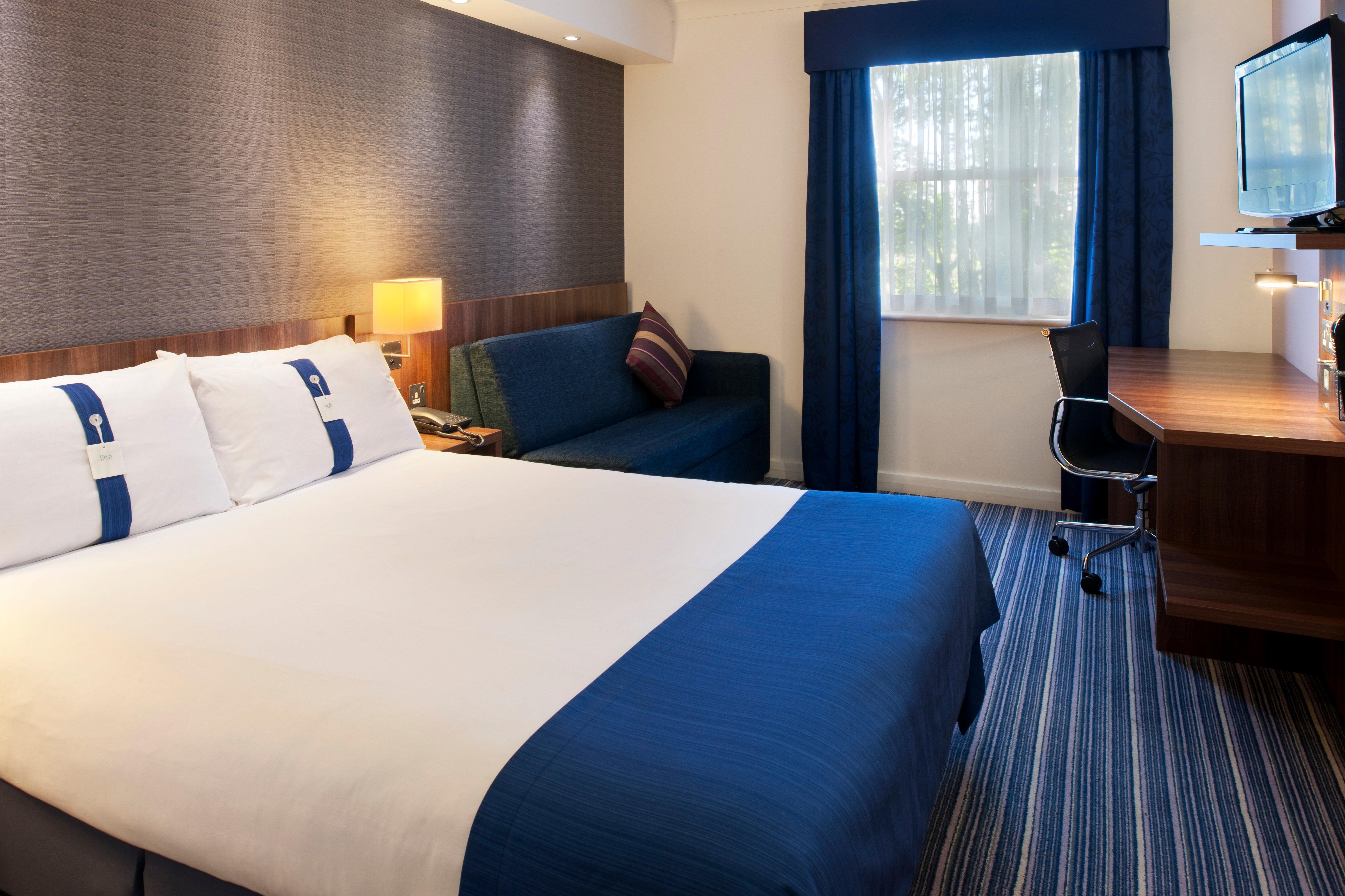 Holiday Inn Express Leeds-East By Ihg Leeds  Exterior photo