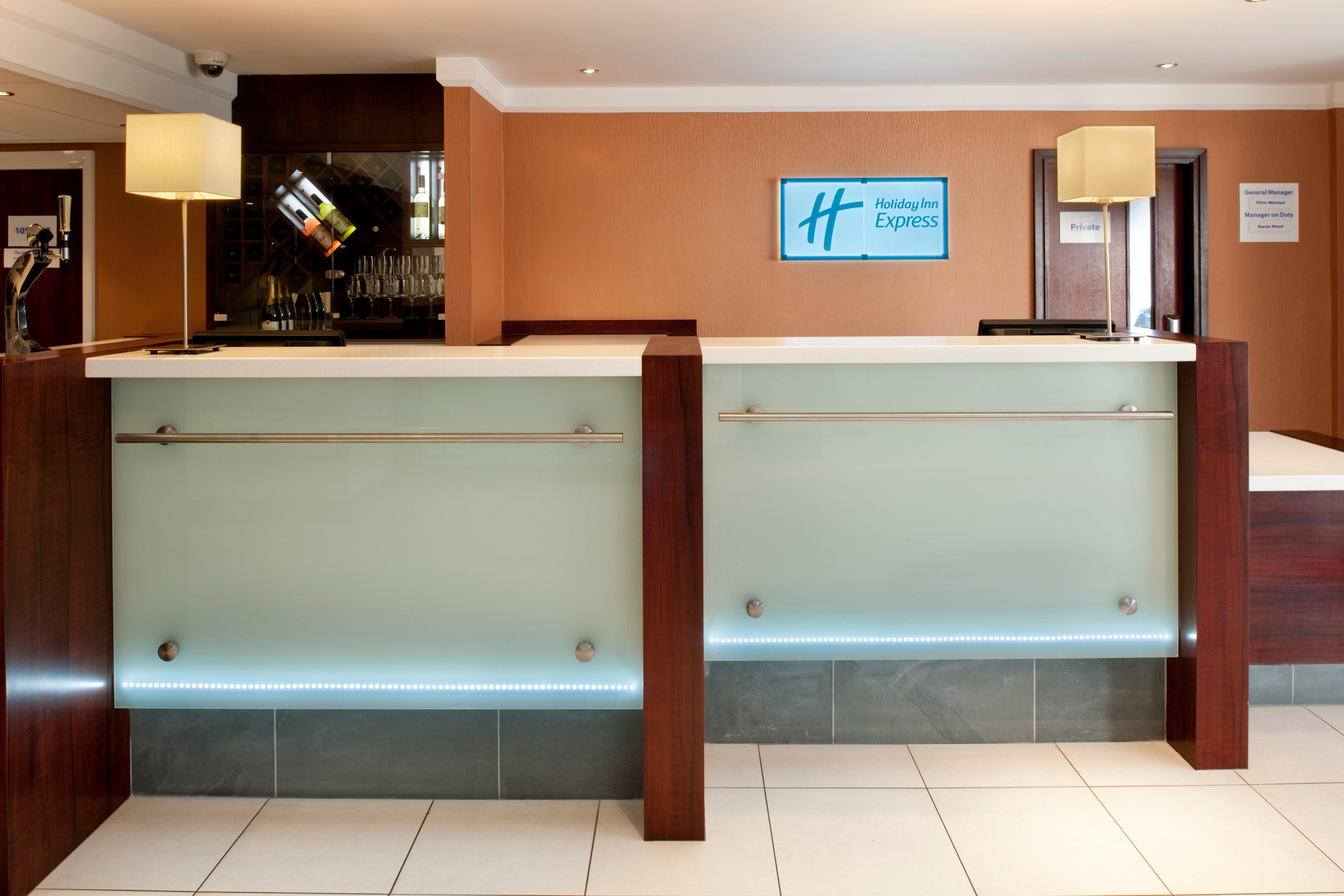 Holiday Inn Express Leeds-East By Ihg Leeds  Exterior photo