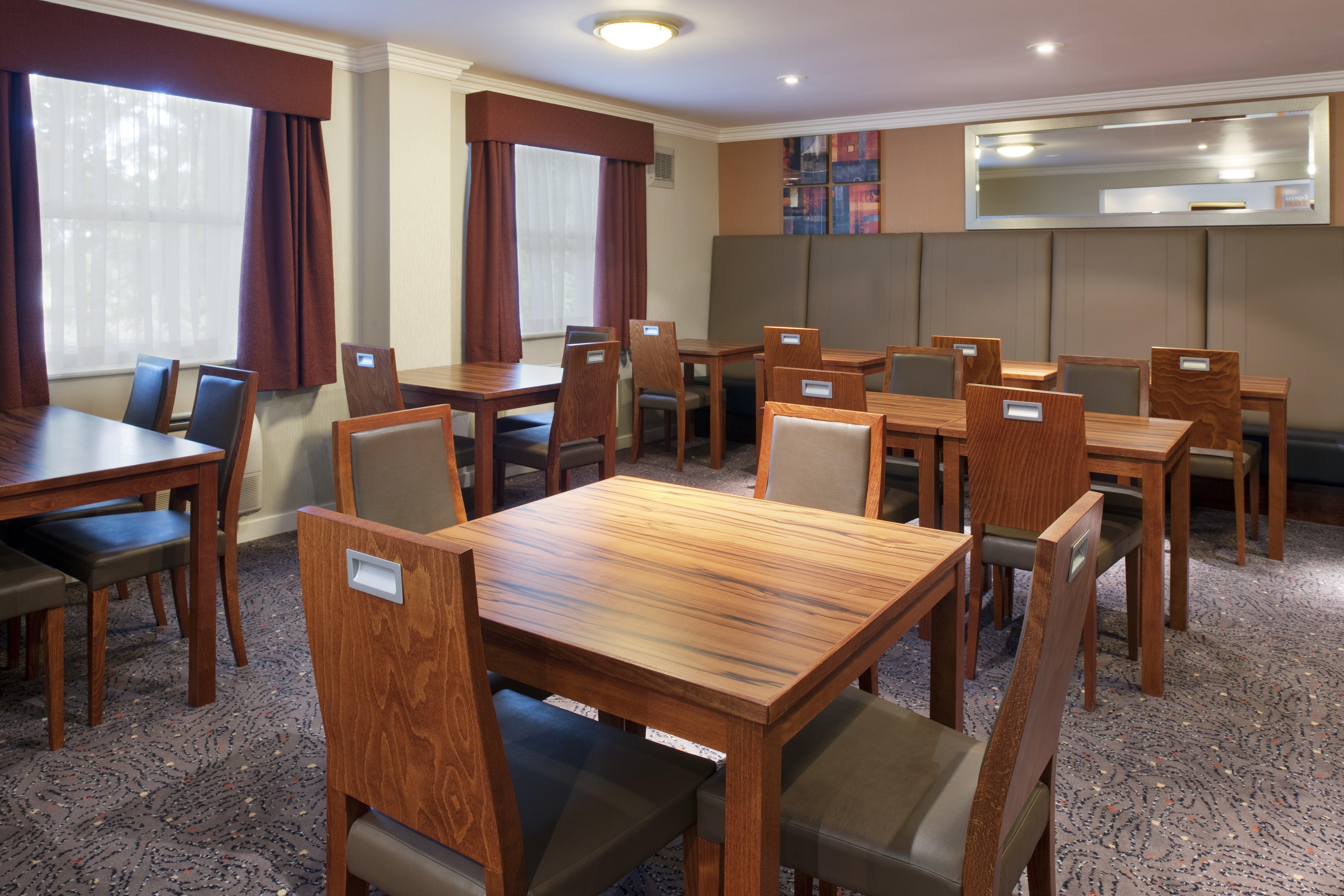 Holiday Inn Express Leeds-East By Ihg Leeds  Exterior photo