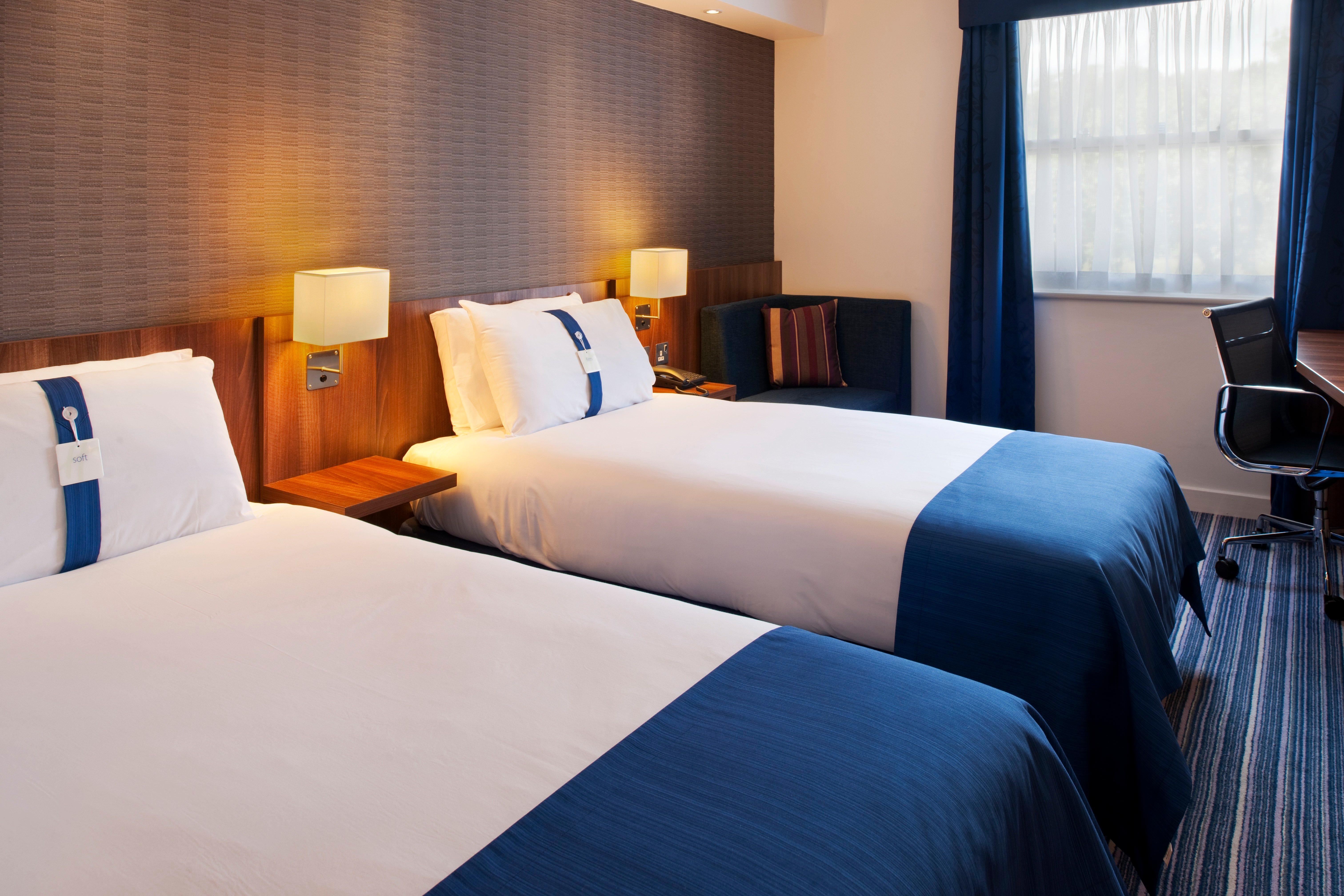 Holiday Inn Express Leeds-East By Ihg Leeds  Exterior photo