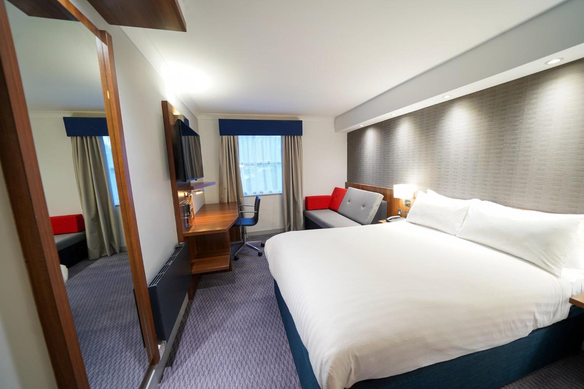 Holiday Inn Express Leeds-East By Ihg Leeds  Exterior photo