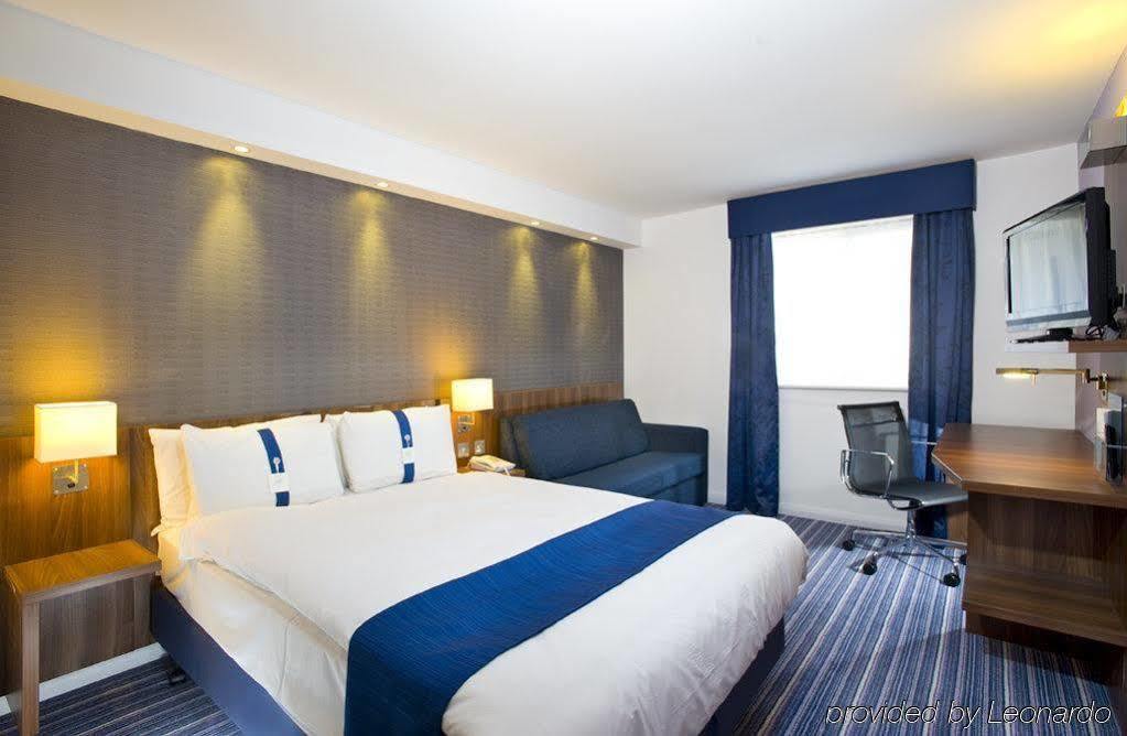 Holiday Inn Express Leeds-East By Ihg Leeds  Exterior photo