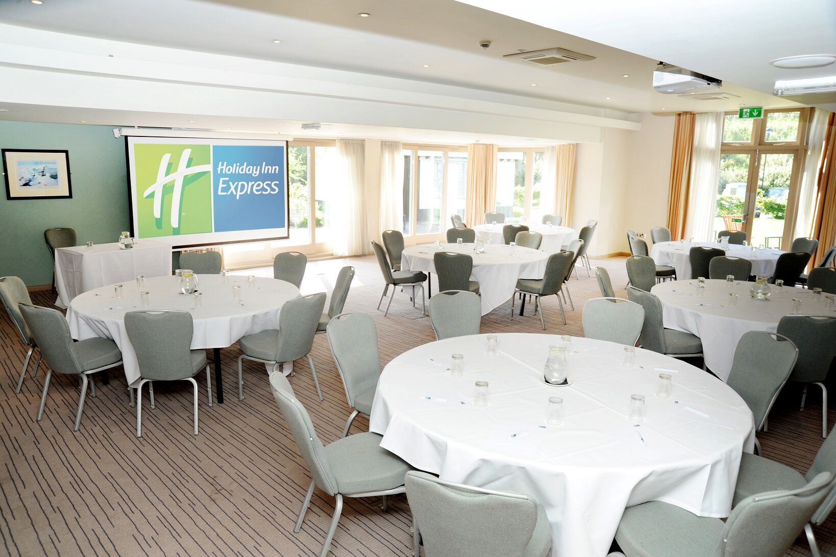 Holiday Inn Express Leeds-East By Ihg Leeds  Exterior photo